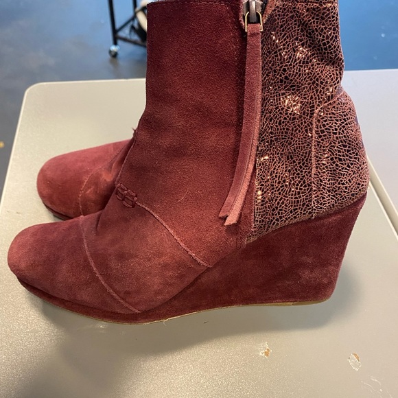 Toms Red Leather Booties Size 8.5 - Picture 3 of 6